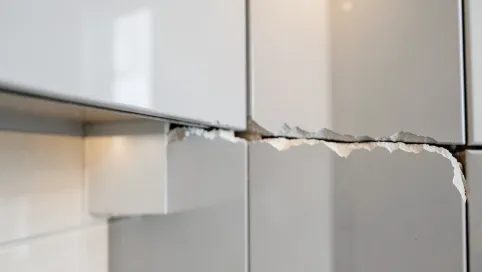 jak zakończyć płytki na ścianie w kuchni