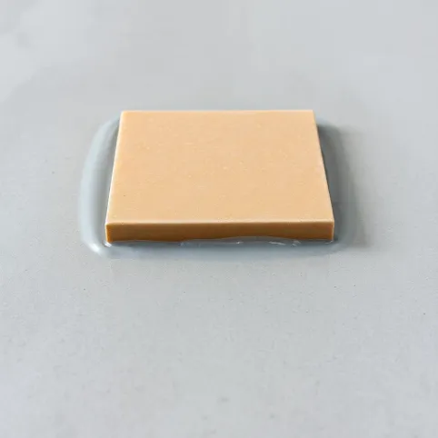 Wysokość płytki z klejem